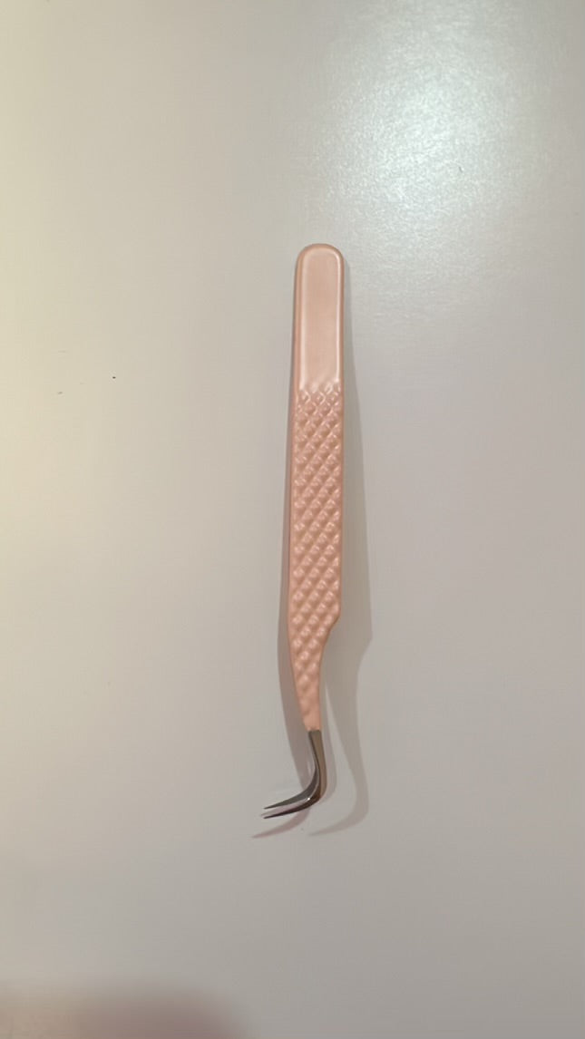 Fanned out volume tweezer